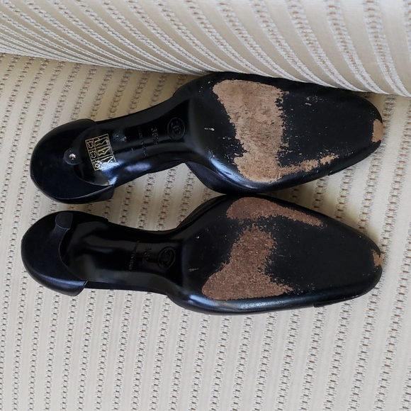 CHANEL CC LOGO FAUX PEARL STRAPS PUMPS - Picture 9 of 11